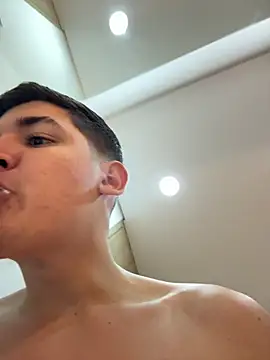 Valentino ceratti online show from December 2025 12:04:01 AM