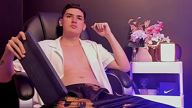 Valentino ceratti online show from February 2026 04:27:01 AM