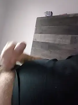 Snapshot of WaningNorth chatting on April 2026 01:49:01 AM WaningNorth online show from April 2026 01:49:01 AM