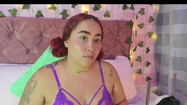 Snapshot of Ayla-marttinez chatting on February 2026 01:32:01 AM Ayla-marttinez online show from February 2026 01:32:01 AM