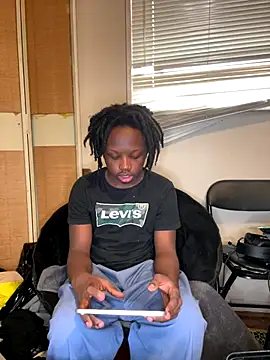 Snapshot of YourLittleBoyfriend chatting on December 2025 10:14:01 PM YourLittleBoyfriend online show from December 2025 10:14:01 PM