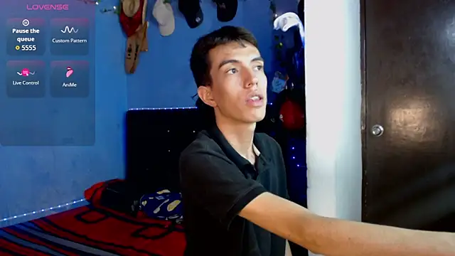 Juan Gomezz26 online show from May 2026 04:18:01 AM