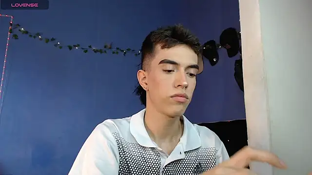 Juan Gomezz26 online show from June 2026 10:37:01 PM