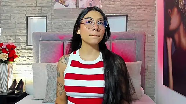 Snapshot of LanaRouse chatting on February 2026 10:27:01 PM LanaRouse online show from February 2026 10:27:01 PM