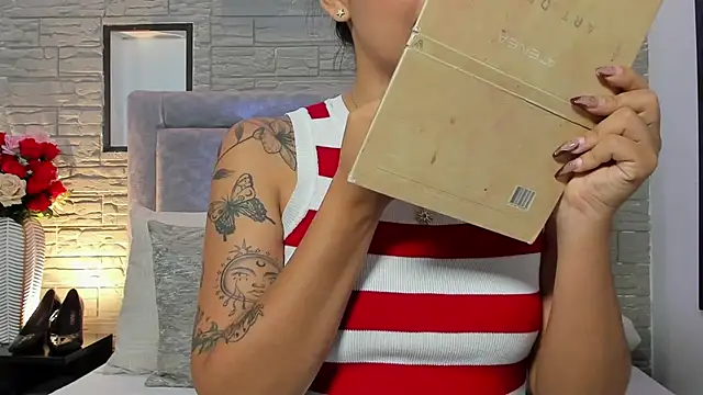 Snapshot of LanaRouse chatting on February 2026 11:02:02 PM LanaRouse online show from February 2026 11:02:02 PM