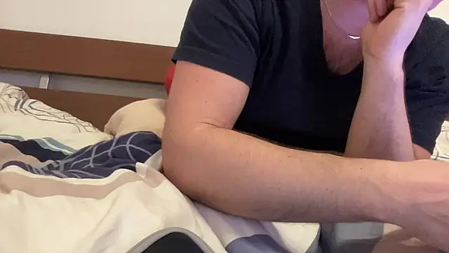 Snapshot of DereineGx chatting on December 2025 08:48:01 PM DereineGx online show from December 2025 08:48:01 PM