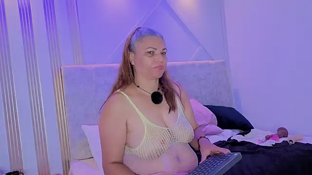 Snapshot of persefone_sky chatting on February 2026 09:19:02 AM persefone sky online show from February 2026 09:19:02 AM