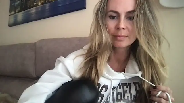 LeMilf online show from March 2026 03:38:02 PM