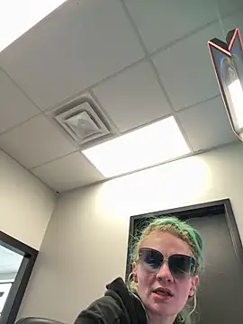 bluntbeautyxo online show from March 2026 01:33:01 PM