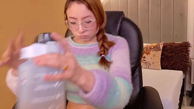 Snapshot of danielamilles chatting on January 2026 02:08:01 PM danielamilles online show from January 2026 02:08:01 PM