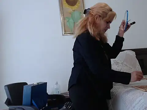 Snapshot of evelynsmithco chatting on December 2025 04:03:02 PM evelynsmithco online show from December 2025 04:03:02 PM