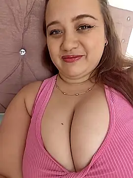 Snapshot of MMia_18 chatting on December 2025 02:33:01 PM MMia 18 online show from December 2025 02:33:01 PM