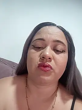 Snapshot of MMia_18 chatting on December 2025 12:16:02 AM MMia 18 online show from December 2025 12:16:02 AM