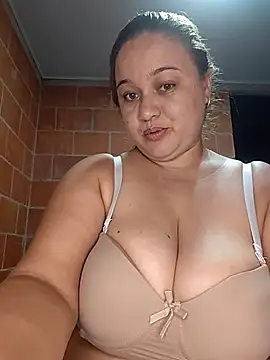 Snapshot of MMia_18 chatting on January 2026 11:18:01 PM MMia 18 online show from January 2026 11:18:01 PM