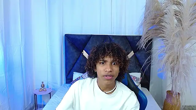 Snapshot of angelll18_ chatting on January 2026 09:05:02 PM angelll18 online show from January 2026 09:05:02 PM