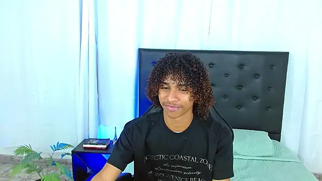 Snapshot of angelll18_ chatting on February 2026 02:04:02 PM angelll18 online show from February 2026 02:04:02 PM