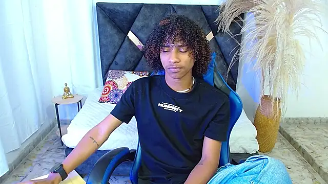 Snapshot of angelll18_ chatting on February 2026 08:50:01 PM angelll18 online show from February 2026 08:50:01 PM