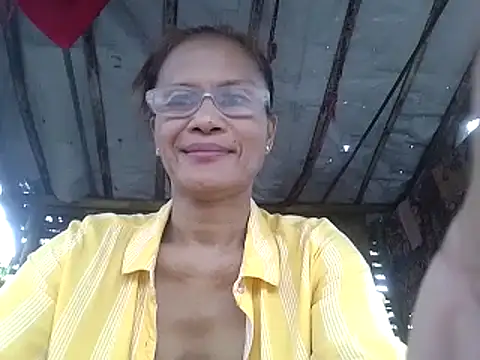 Snapshot of Petite_elise chatting on January 2026 01:32:01 AM Petite elise online show from January 2026 01:32:01 AM