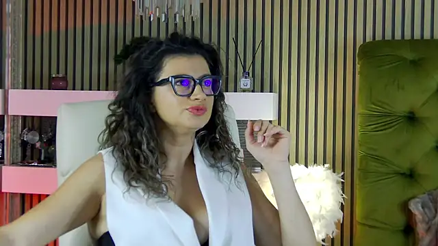 Snapshot of MiraBennet chatting on January 2026 07:43:02 AM MiraBennet online show from January 2026 07:43:02 AM