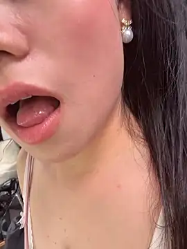 Snapshot of ella-ys chatting on March 2026 07:15:01 AM ella-ys online show from March 2026 07:15:01 AM