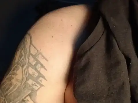 Snapshot of givr6inches chatting on June 2026 05:12:01 AM givr6inches online show from June 2026 05:12:01 AM