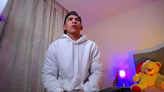 Snapshot of TOMBOYSEXX chatting on December 2025 10:54:01 AM TOMBOYSEXX online show from December 2025 10:54:01 AM