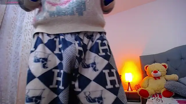 Snapshot of TOMBOYSEXX chatting on December 2025 11:28:01 AM TOMBOYSEXX online show from December 2025 11:28:01 AM