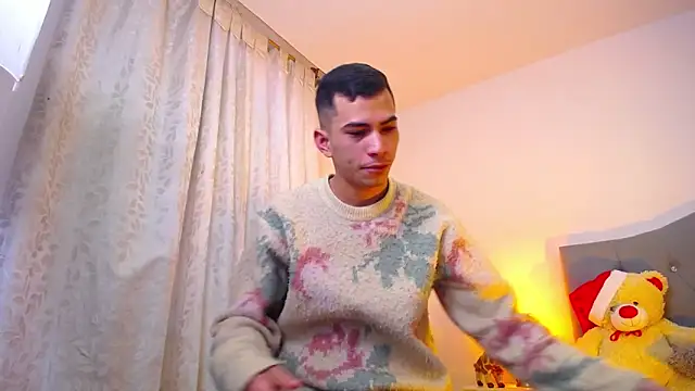 Snapshot of TOMBOYSEXX chatting on December 2025 11:18:01 AM TOMBOYSEXX online show from December 2025 11:18:01 AM