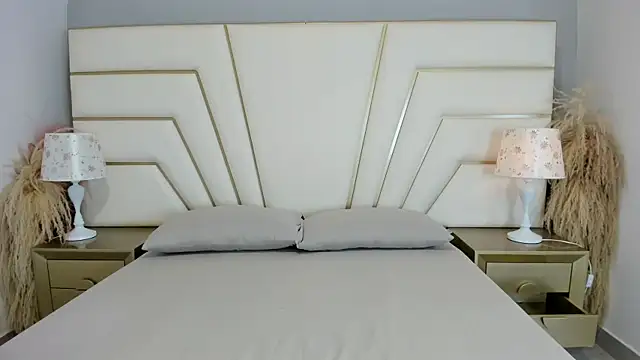 Snapshot of Zara_Vidal chatting on December 2025 12:29:01 AM Zara Vidal online show from December 2025 12:29:01 AM