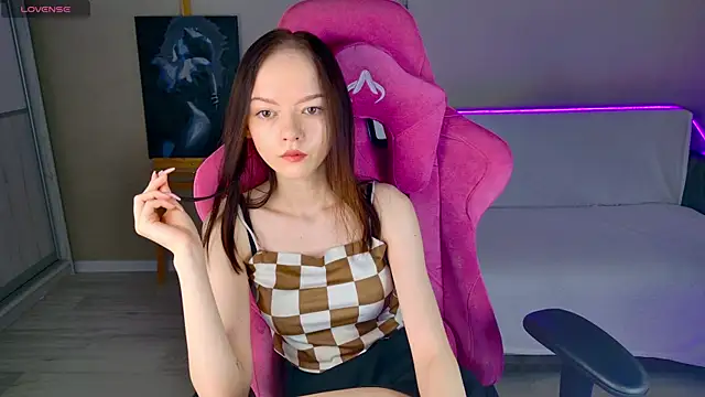 Snapshot of WeksaMur chatting on December 2025 11:28:02 AM WeksaMur online show from December 2025 11:28:02 AM