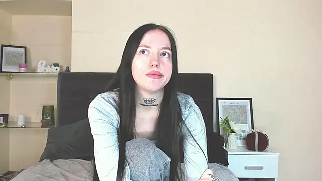 AdrianaCult online show from April 2026 05:40:02 AM