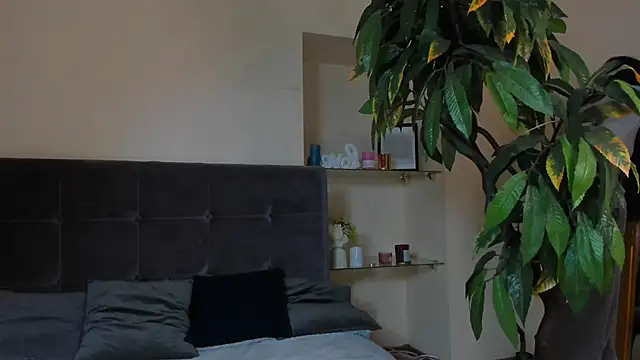 AdrianaCult online show from April 2026 05:45:02 AM