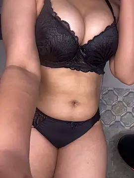 Snapshot of Oh_Priya chatting on February 2026 06:03:01 PM Oh Priya online show from February 2026 06:03:01 PM