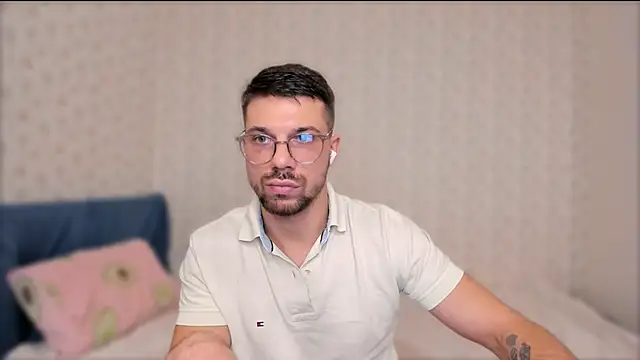 Snapshot of Tony_Wolf chatting on December 2025 09:00:01 PM Tony Wolf online show from December 2025 09:00:01 PM