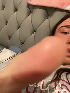 Snapshot of MillieB chatting on February 2026 03:32:02 AM MillieB online show from February 2026 03:32:02 AM