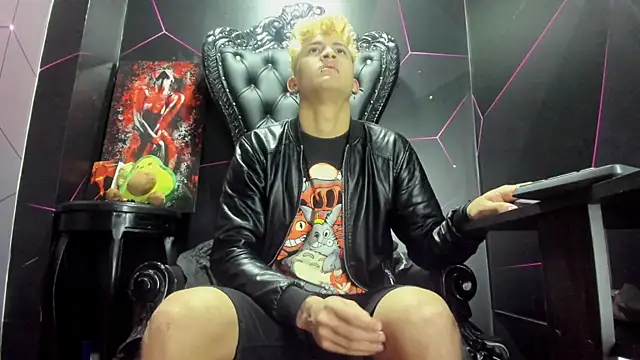 Snapshot of Ethan_Waalker chatting on March 2026 12:16:02 PM Ethan Waalker online show from March 2026 12:16:02 PM