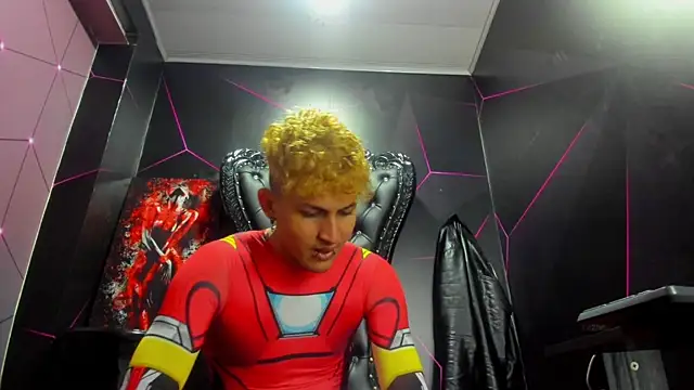 Snapshot of Ethan_Waalker chatting on April 2026 01:34:01 PM Ethan Waalker online show from April 2026 01:34:01 PM