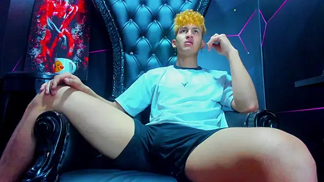 Snapshot of Ethan_Waalker chatting on April 2026 04:37:01 PM Ethan Waalker online show from April 2026 04:37:01 PM