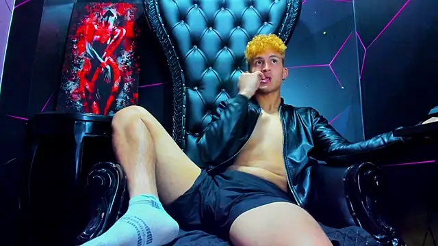 Snapshot of Ethan_Waalker chatting on April 2026 03:40:02 AM Ethan Waalker online show from April 2026 03:40:02 AM