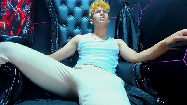 Snapshot of Ethan_Waalker chatting on April 2026 04:29:01 PM Ethan Waalker online show from April 2026 04:29:01 PM