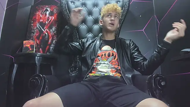 Snapshot of Ethan_Waalker chatting on April 2026 06:13:02 PM Ethan Waalker online show from April 2026 06:13:02 PM