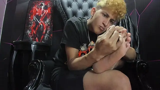 Snapshot of Ethan_Waalker chatting on April 2026 02:10:02 PM Ethan Waalker online show from April 2026 02:10:02 PM