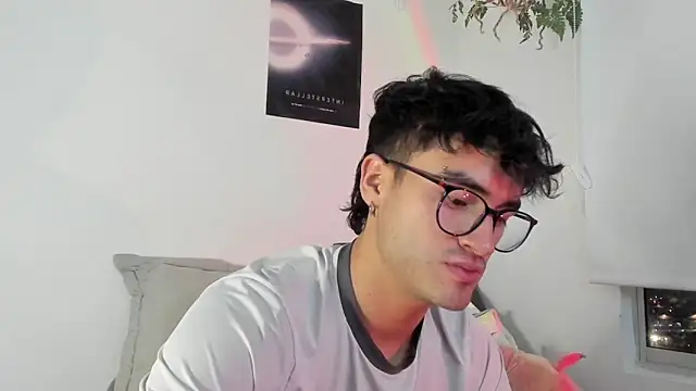 Snapshot of charlie_dicker chatting on December 2025 11:55:02 PM charlie dicker online show from December 2025 11:55:02 PM