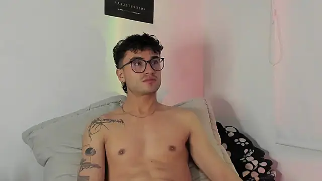 Snapshot of charlie_dicker chatting on January 2026 04:26:01 AM charlie dicker online show from January 2026 04:26:01 AM