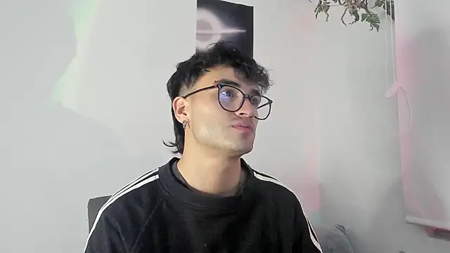 Snapshot of charlie_dicker chatting on January 2026 01:08:02 AM charlie dicker online show from January 2026 01:08:02 AM