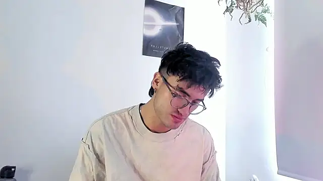 Snapshot of charlie_dicker chatting on January 2026 03:47:01 PM charlie dicker online show from January 2026 03:47:01 PM