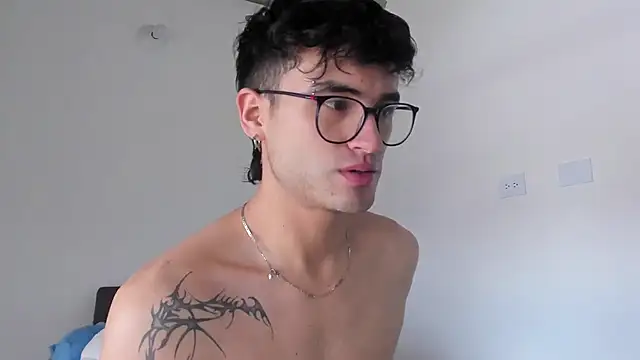 Snapshot of charlie_dicker chatting on January 2026 05:17:02 PM charlie dicker online show from January 2026 05:17:02 PM