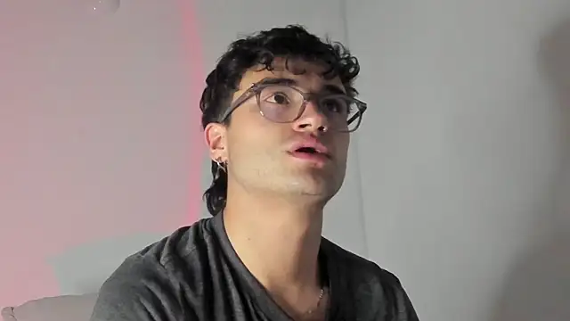 Snapshot of charlie_dicker chatting on February 2026 01:04:01 AM charlie dicker online show from February 2026 01:04:01 AM