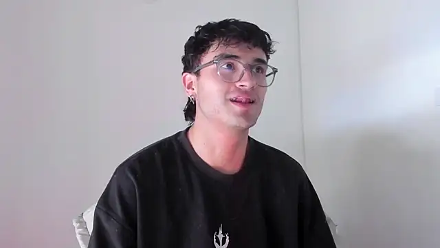 Snapshot of charlie_dicker chatting on February 2026 03:49:02 PM charlie dicker online show from February 2026 03:49:02 PM