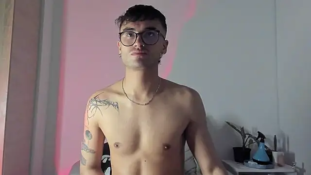 Snapshot of charlie_dicker chatting on February 2026 01:43:02 AM charlie dicker online show from February 2026 01:43:02 AM